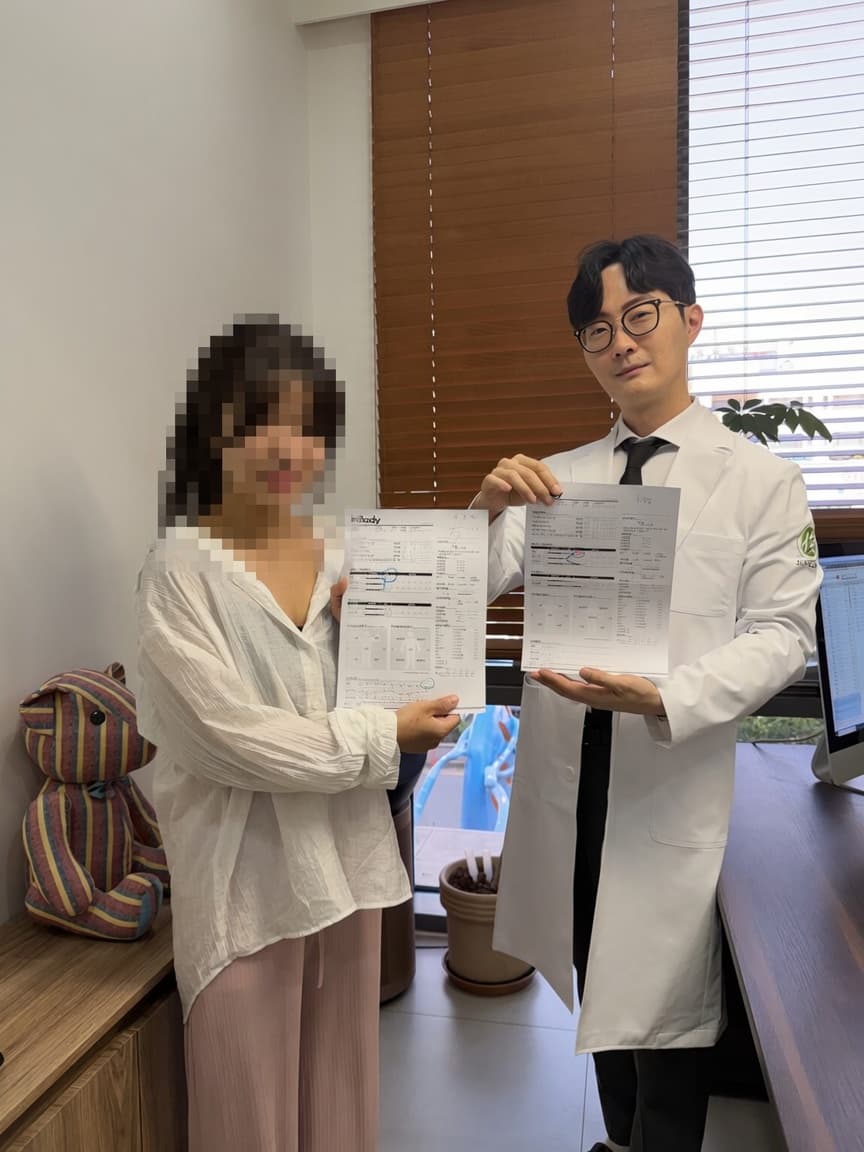 준 한의원 준비정 복용 후 인바디 결과를 함께 확인하는 차*윤님과 원장님