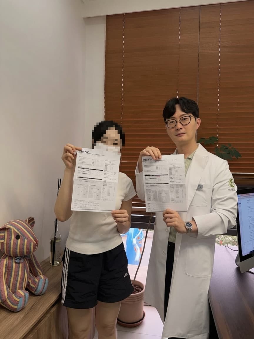 준 한의원 준비정 복용 후 인바디 결과를 함께 확인하는 김*영님과 원장님